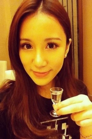黄𬀩婷